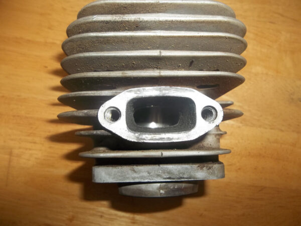 HUSQVARNA 61 O.E.M. KS Kolbenschmidt 48mm Cylinder * USED*